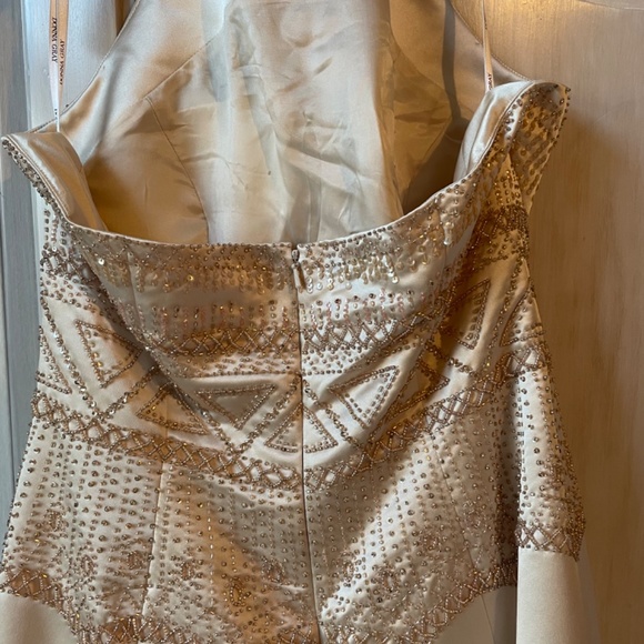 Gown - Picture 5 of 6